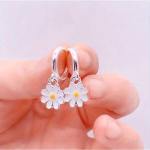 Brand New White and Yellow Daisy Flower Huggie Drop Earrings